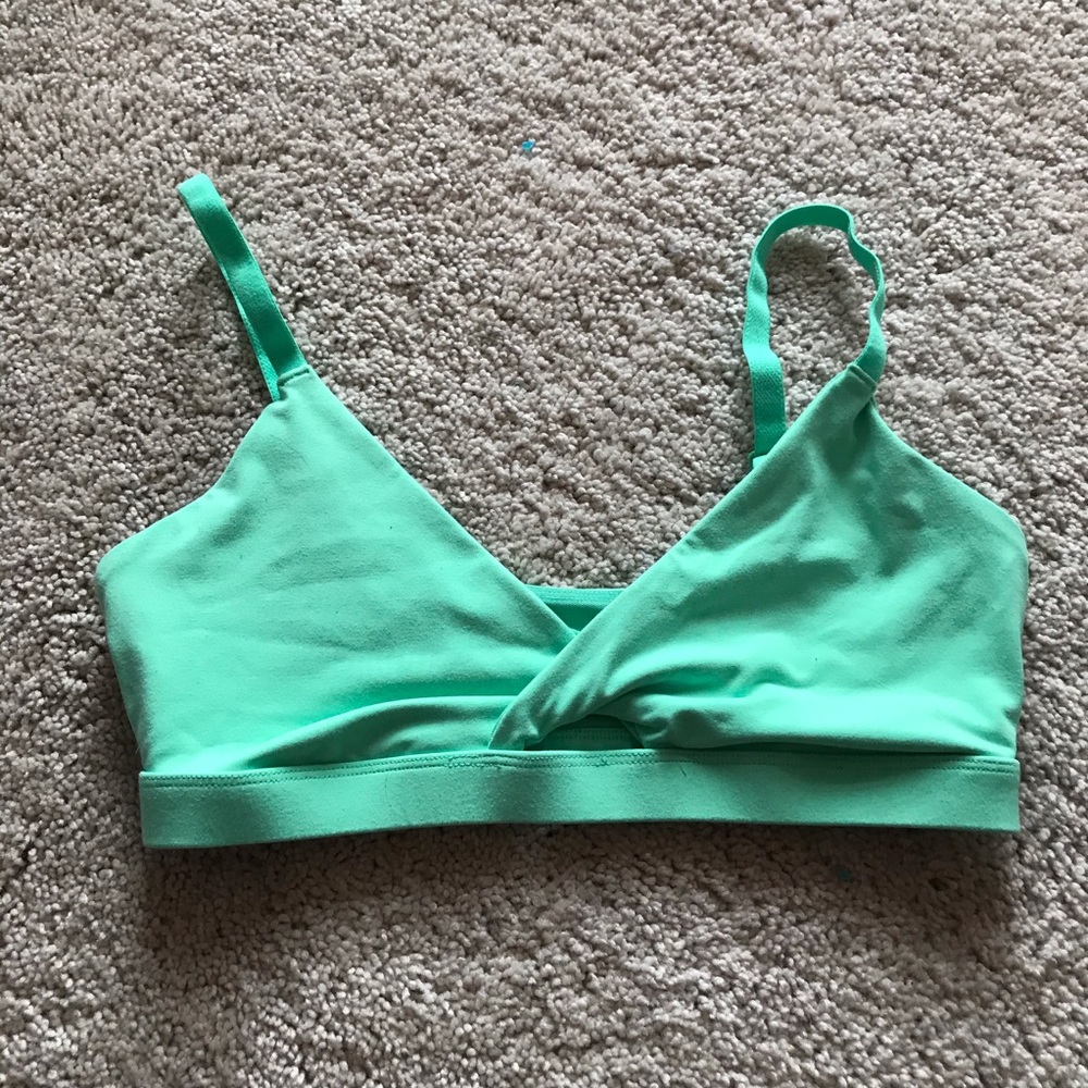 Light support sports bra